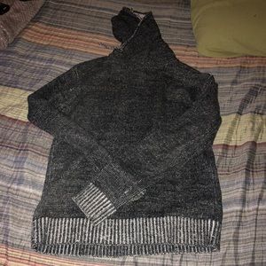Signature Studio sweater w/ hood